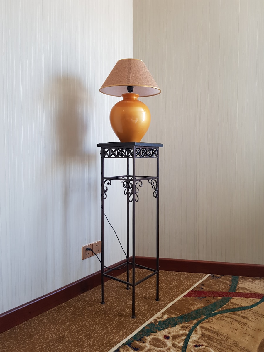 Photo Industrial style metal table lamp
