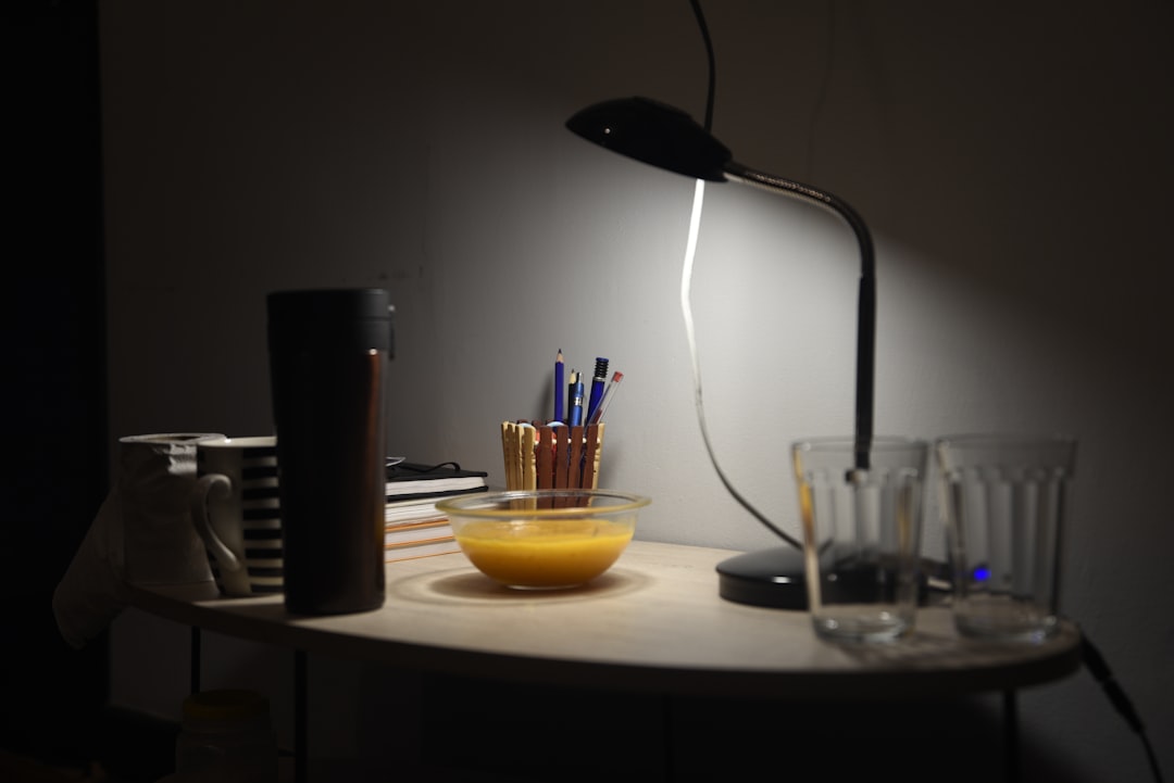 Photo adjustable desk lamp